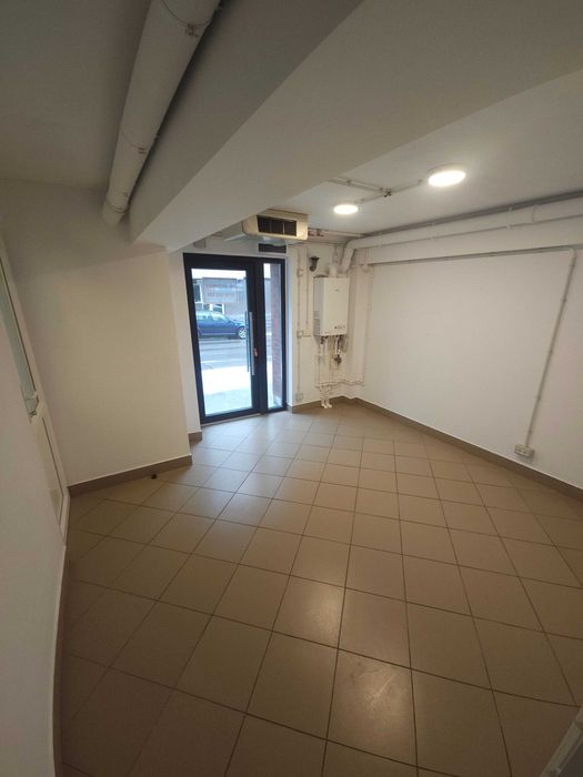 HUSI Spatiu comercial 18 mp de inchiriat