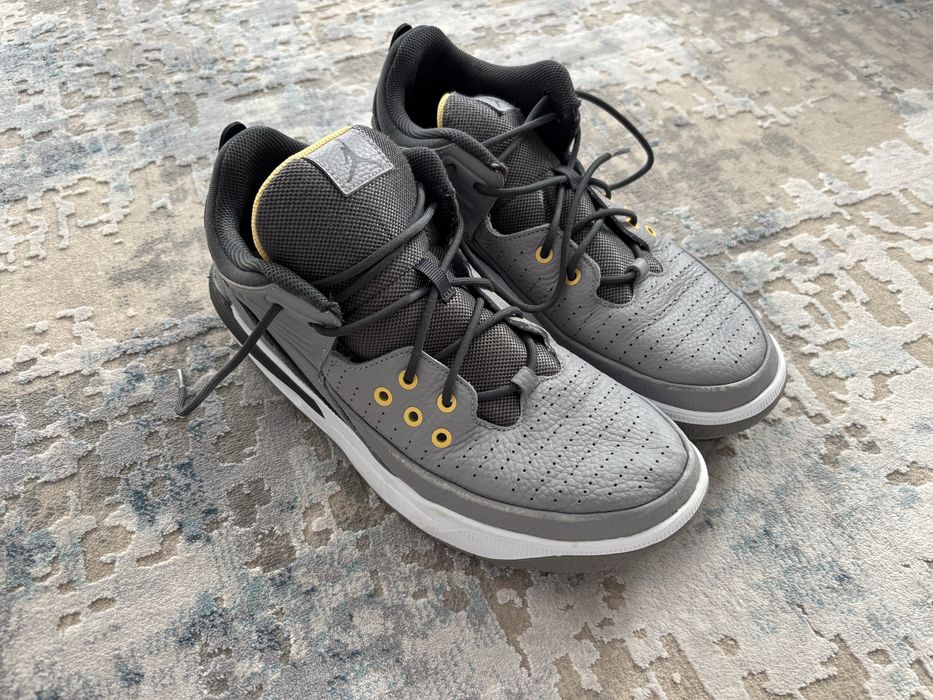 Adidasi, sneakers Air Jordan Aura 5