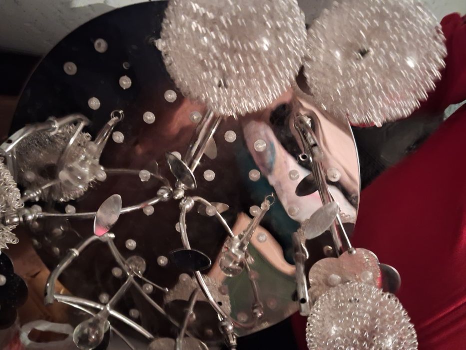 Продам красивую люстру