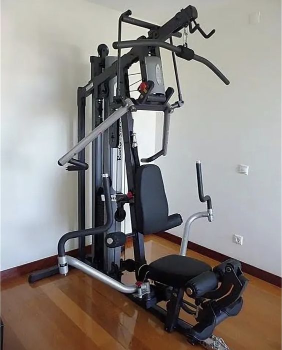 Многофункциональный профессиональный тренажер Body-Solid G6B.