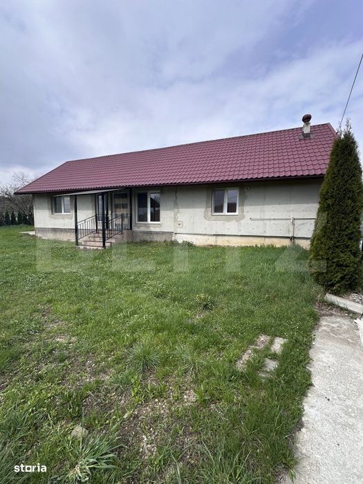 Casa de vanzare,  zona deosebita , teren generos,Salisca