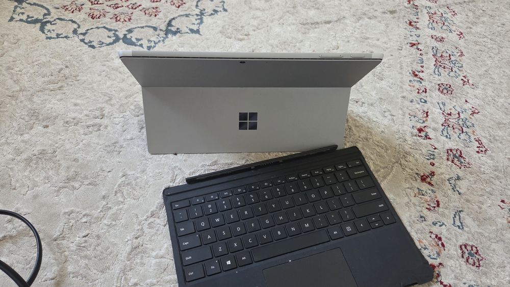 Noutbuk planshet Surface pro 7+