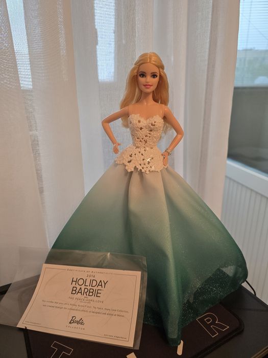 Продам коллекционную куклу барби