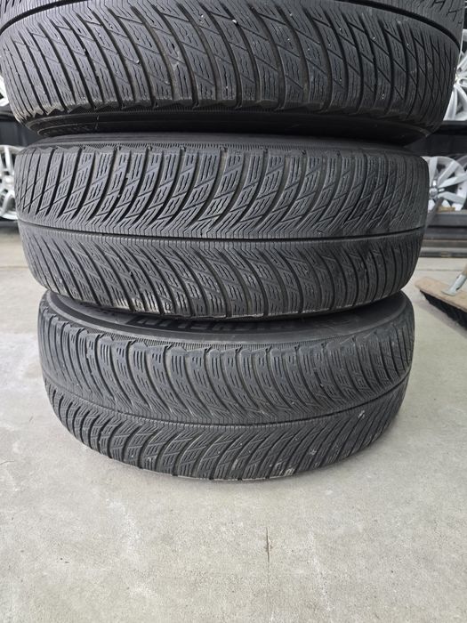 4 Броя 235/60/18 Michelin 2x6,2mm 2x5,8mm