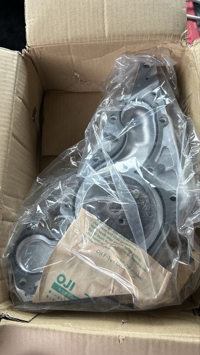 Помпа оригинал на  2uz 3uz lx470