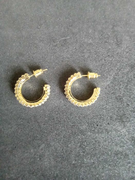 Три чифта нови обеци