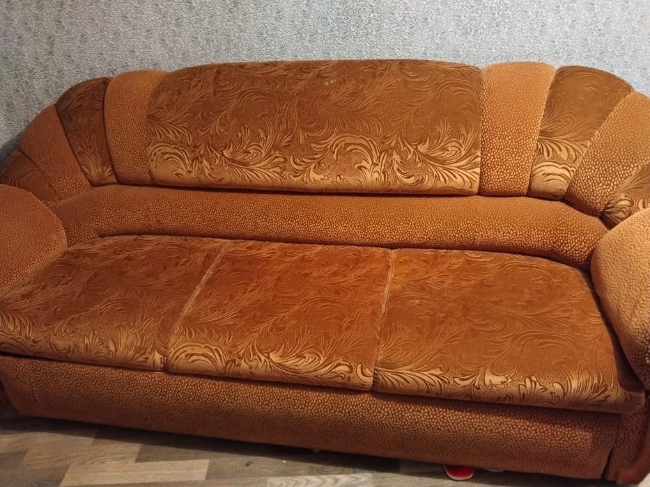 Продам диван и два кресла