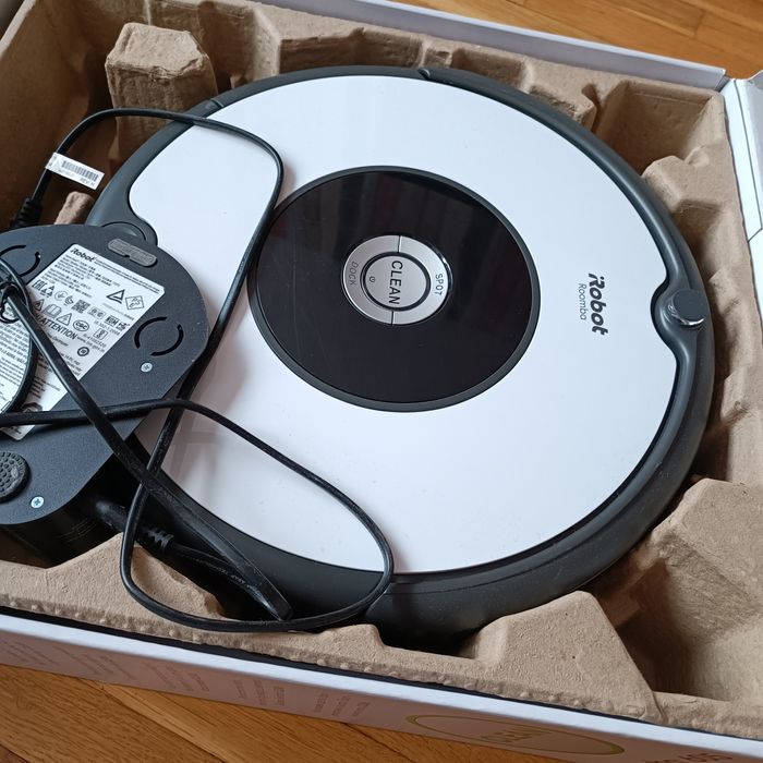 Прахосмукачка робот Irobot roomba 605.Ползвана 5-6 пъти.