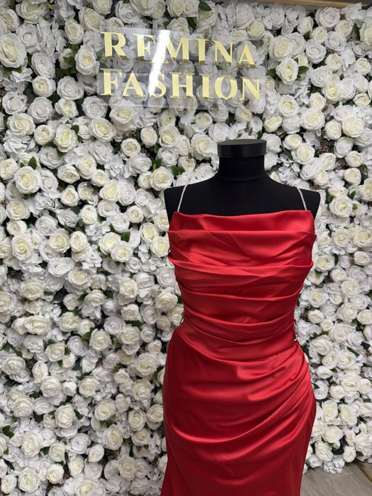 Официална червена рокля сатен