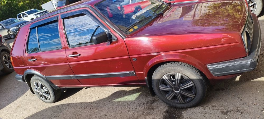 Продаем volkswagen golf 2 1990 года.