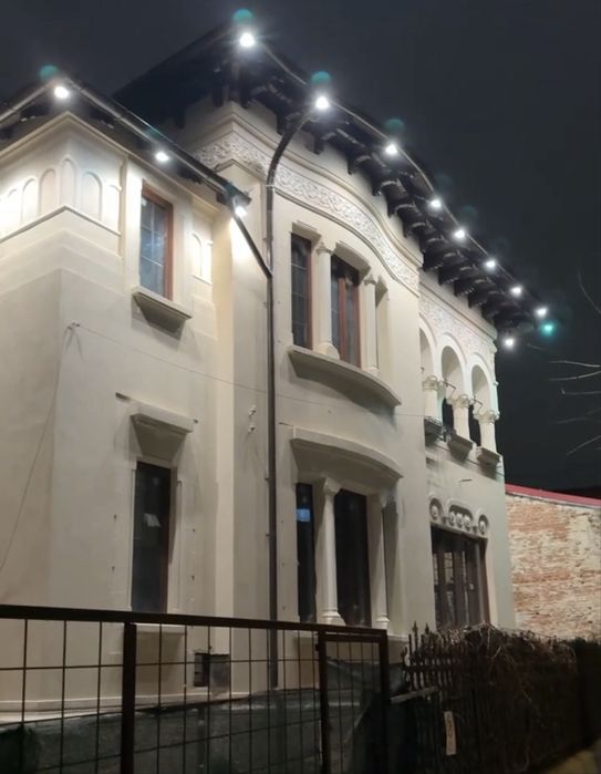 Cladire Spectaculoasa -  800 Mp Ultracentral - Parcare 15 Locuri