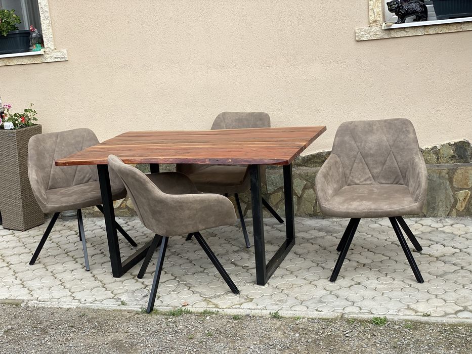 Masa 140x90 cm din lemn masiv cu scaune