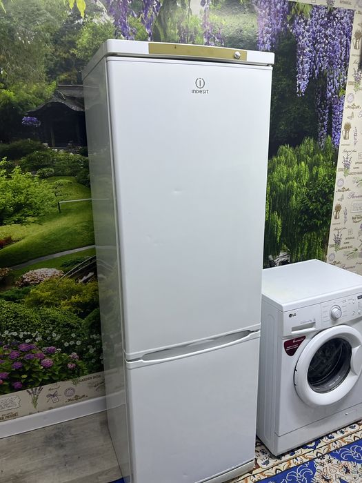 Продам Холодильник с Машинкой