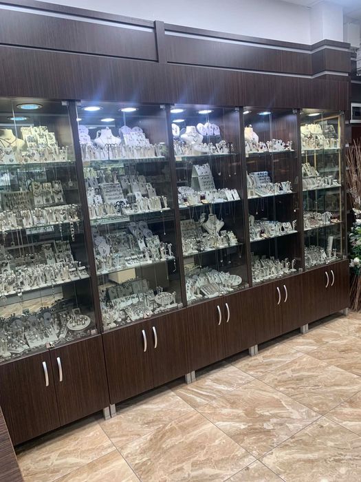 Търговско оборудване  за магазин за бижута - 1200 евро