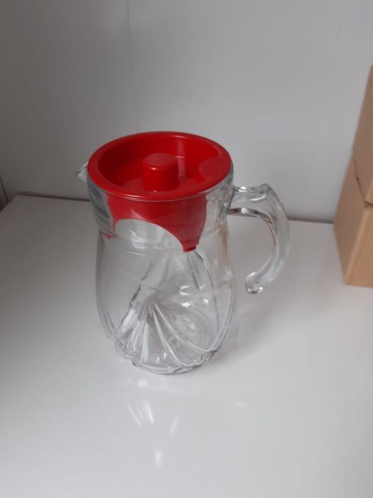 Продам графин,с крышкой