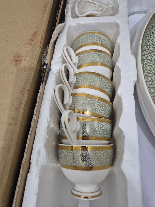 Сервиз на 12 персон Karosa