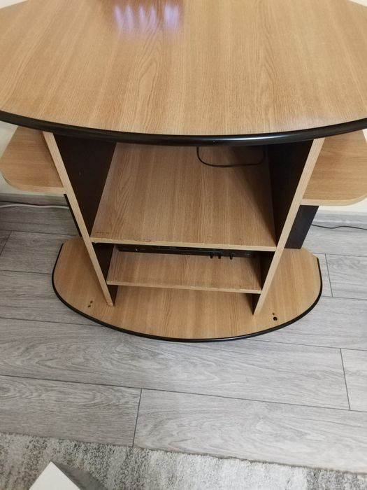 Masa pentru tv facuta la comanda