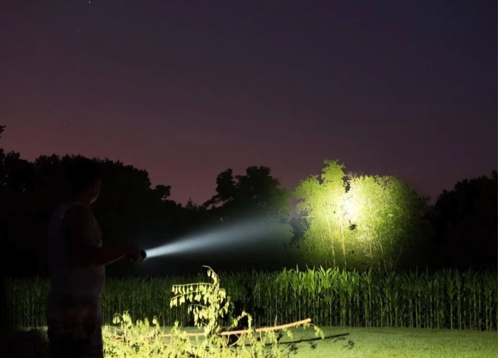 Повербанк-мощный фонарь 2 в 1