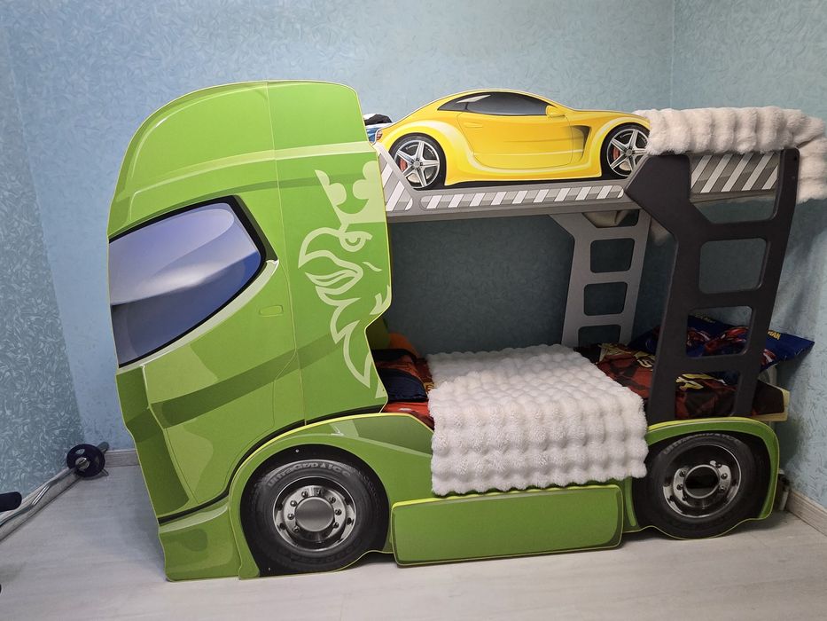 Продам двухъярусную кровать автобус