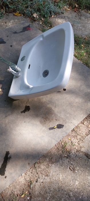 Chiuveta ceramica cu baterie