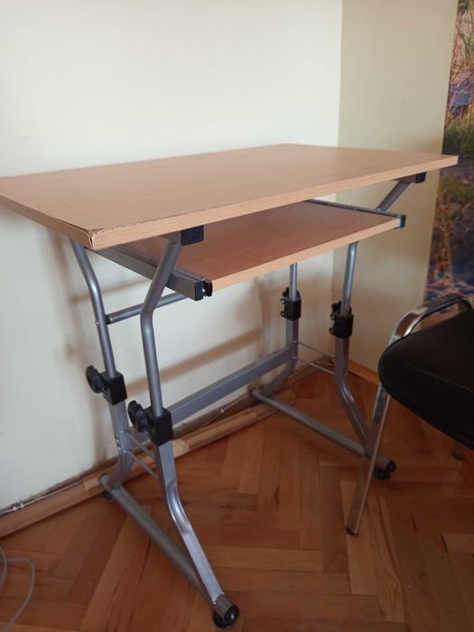 Малко бюро и стол