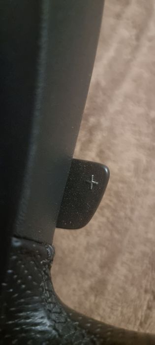 Волан от Мерцедес GLE 2017г. с пера за смяна на скоростите и вибрация.