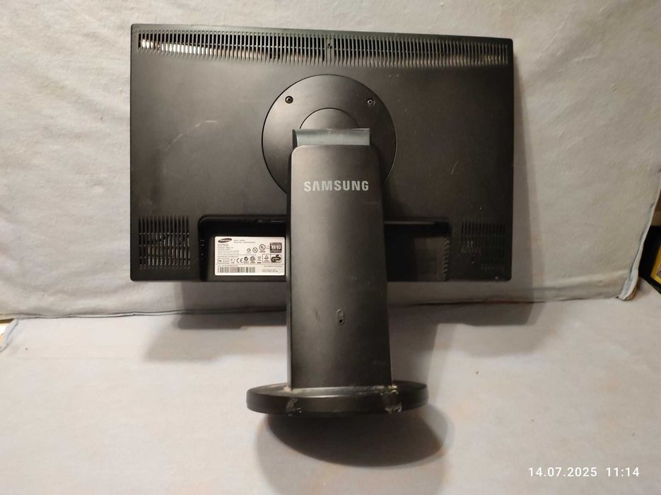 Монитор Samsung SyncMaster 2243BW
