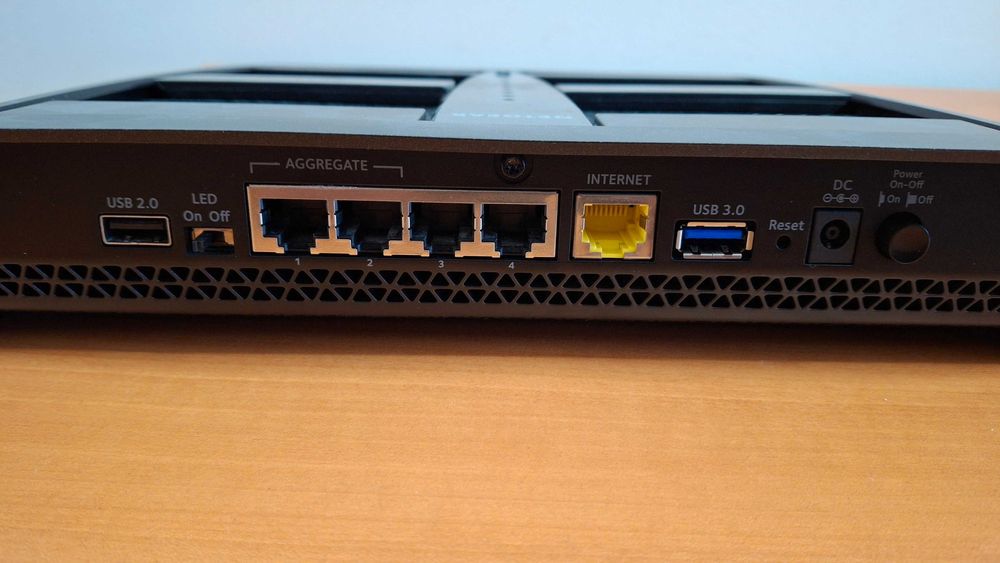 Продавам рутер Netgear R8000P