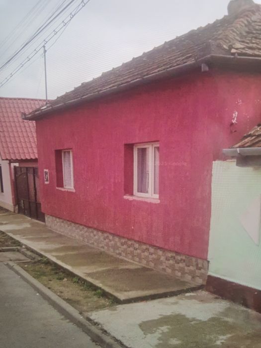 Vând două case într-o curte