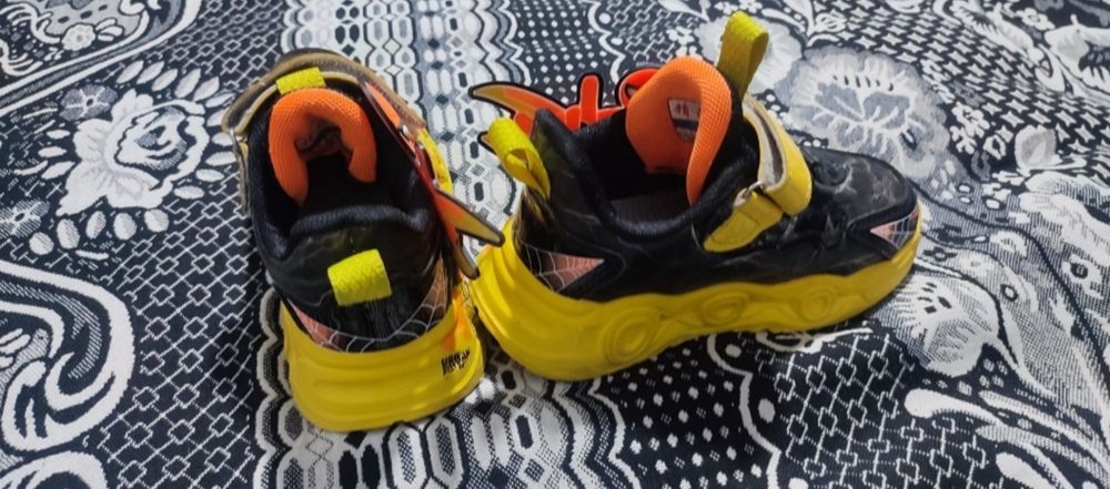 Детские кроссовки