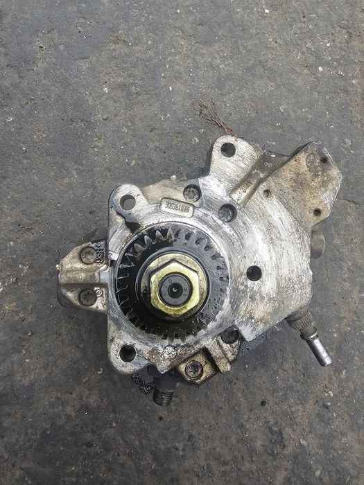 Lichidare stoc Pompa injectie Bosch Renault Trafic 2.0 Dci Opel Vivaro cod 0445010099