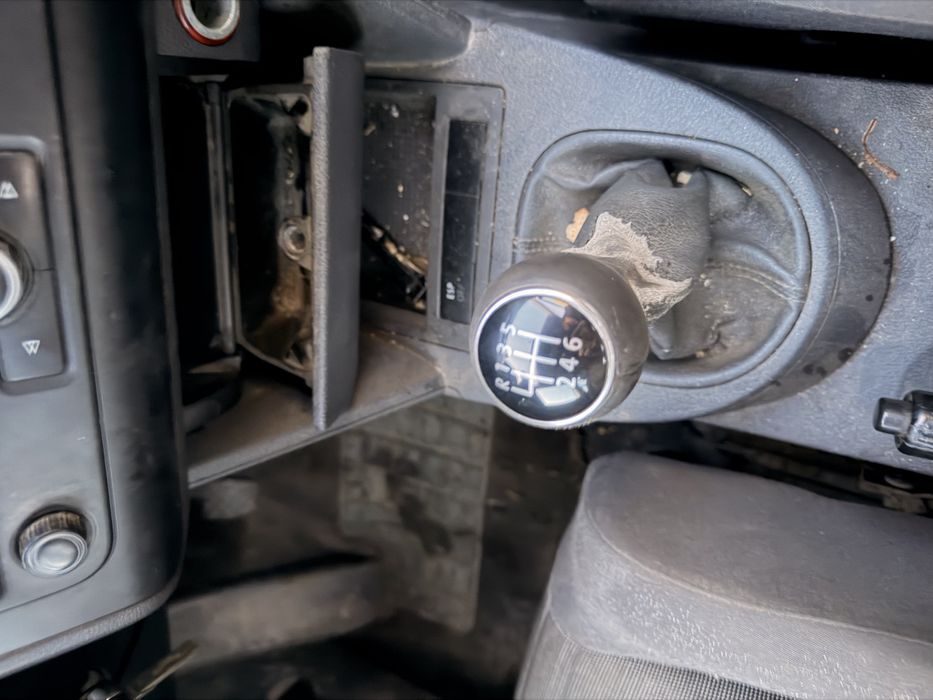 Dezmembrez dezmembrari vw touran 1.9 TDI BLS 105 cai 6+1 trepte 2007