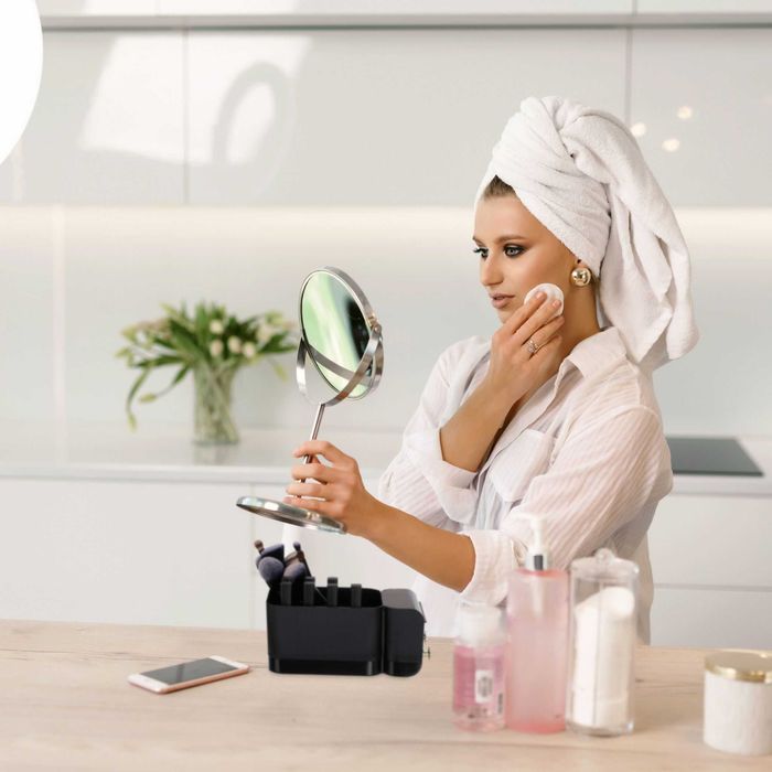 Organizator cosmetic de perete cu 4 compartimente autoadeziv negru