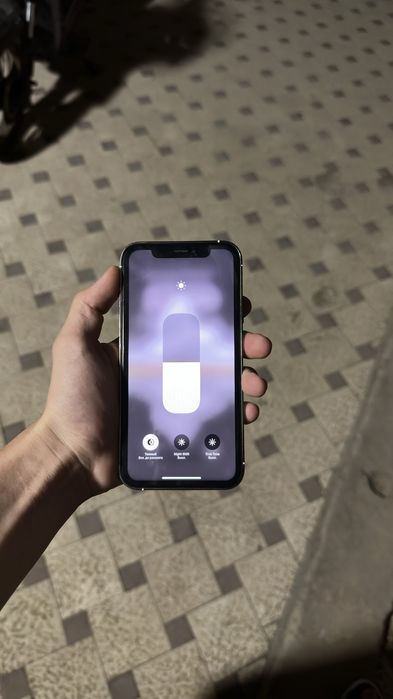 Iphone Xr korpus taqilgan ideal tel fes tru tone bor
