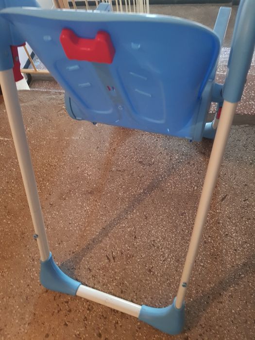 Scaun pliabil pentru copii care se regleaza dupa inaltimea mesei