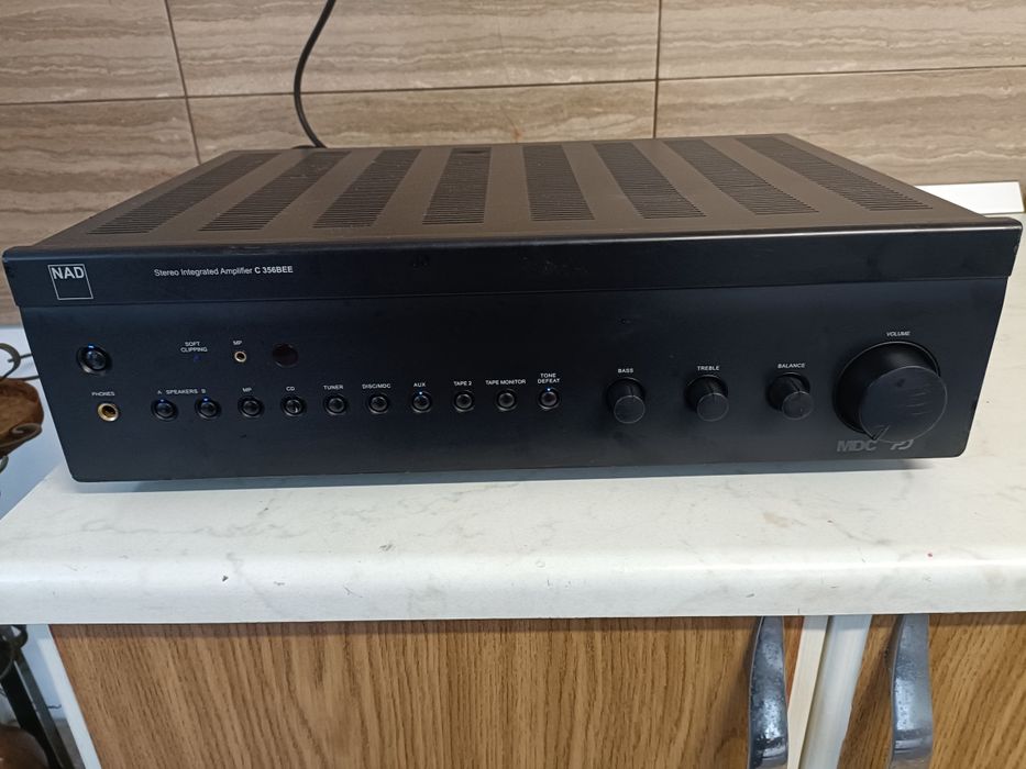 NAD C356BEE, amplificator stereo, perfect funcțional, sunet extraordin
