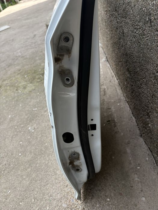 Продам заднюю правую дверь