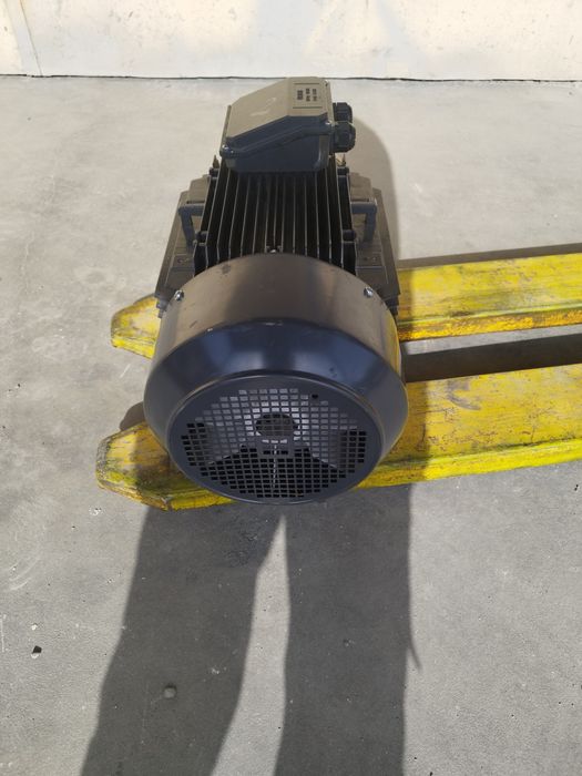Електромотор 11kW 975 оборота
