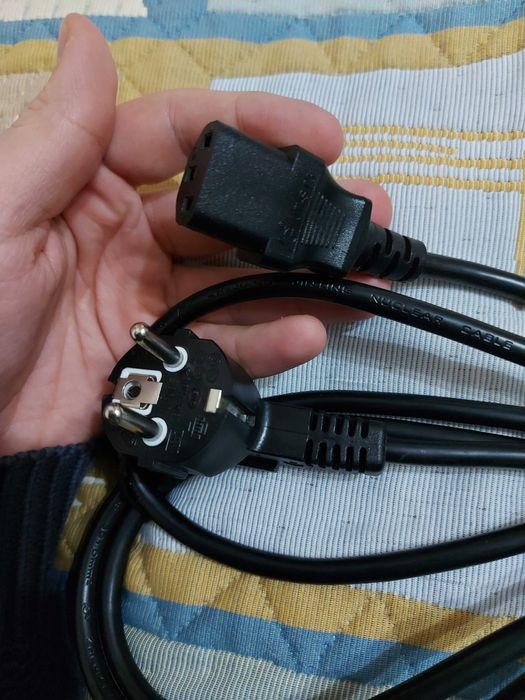 Продавам захранващ кабел за настолен компютър с дължина 5м