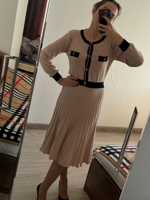 Платье длины миди утепленное