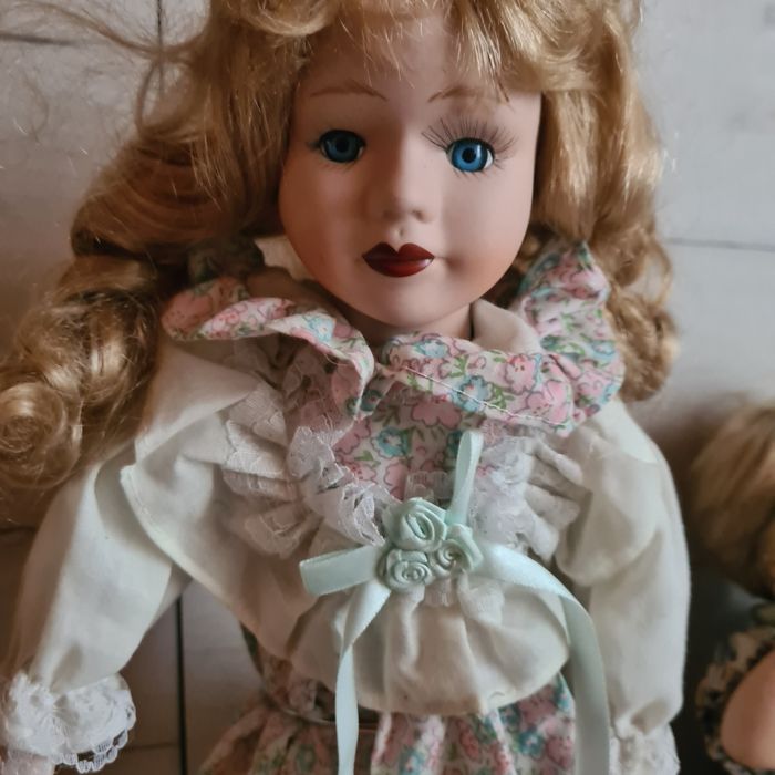 Vand două papusi superbe