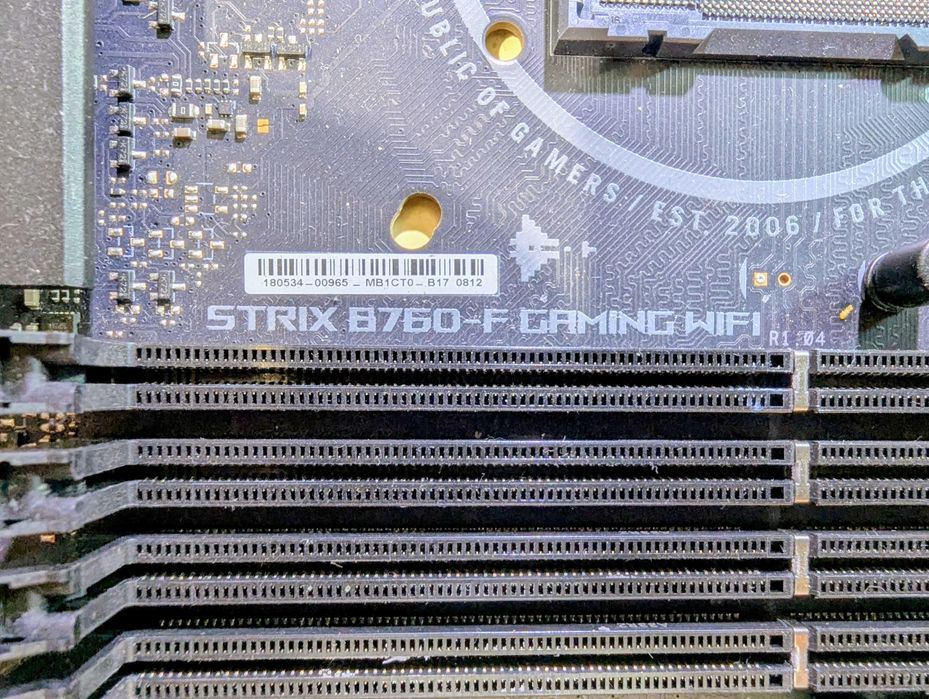 Placa de baza ASUS ROG STRIX B760-F GAMING WIFI, Socket 1700, pini rupti