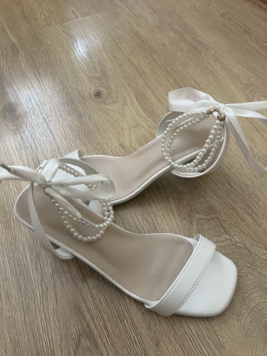 Чисто нови токчета