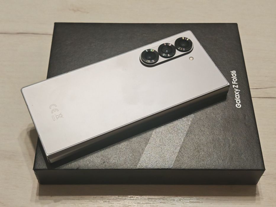 Като нов Samsung Galaxy Z Fold 6 256 GB