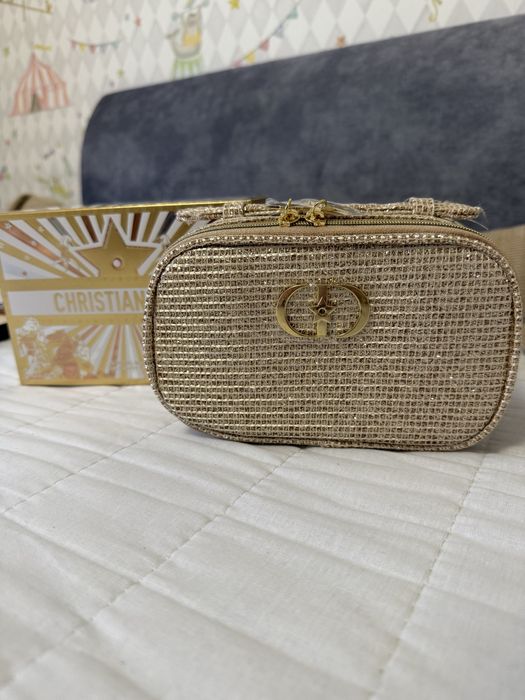 Козметичен несесер/чантичка Dior Holiday 2025