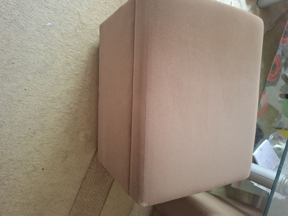 Продам два кресла и пуфик