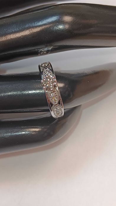 Нов златен пръстен с диамантом 0,35 карата със  сертификатом