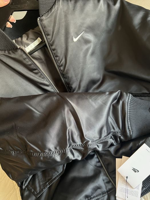 Двулицев бомбър на Nike