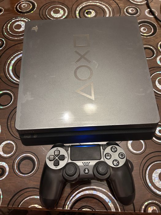 Продавам плейстейшън 4