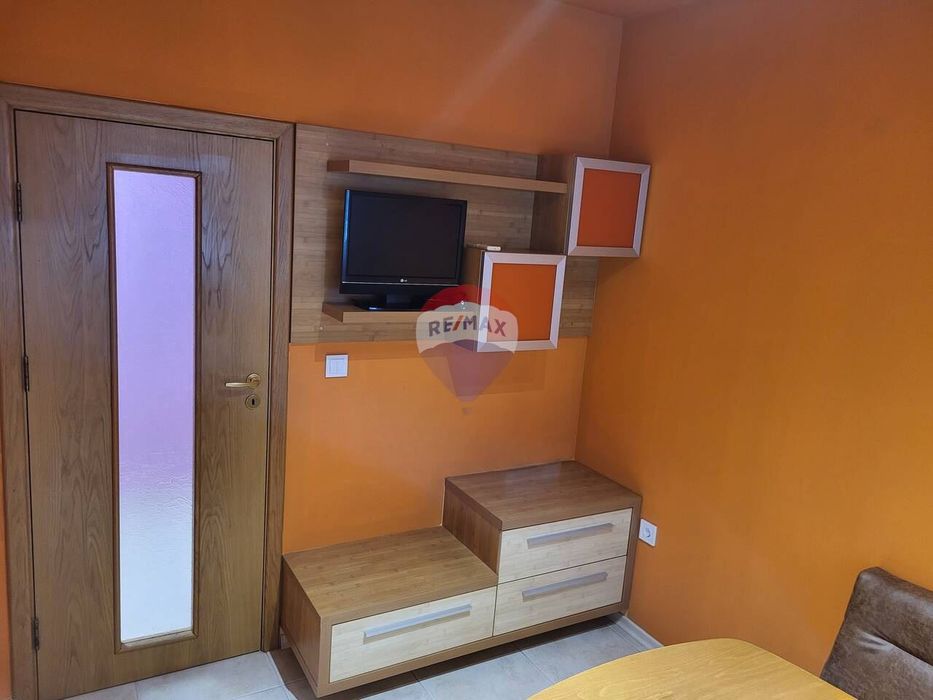 Дава се под наем Двустаен апартамент в Варна, Цветен квартал - 73 кв.м за 561 € - Снимка #2